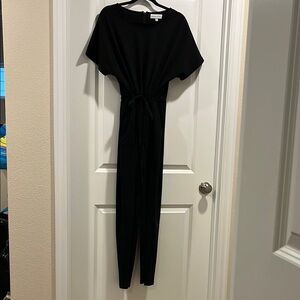 Classic Black Jumpsuit with Defined Waist and Relaxed Fit